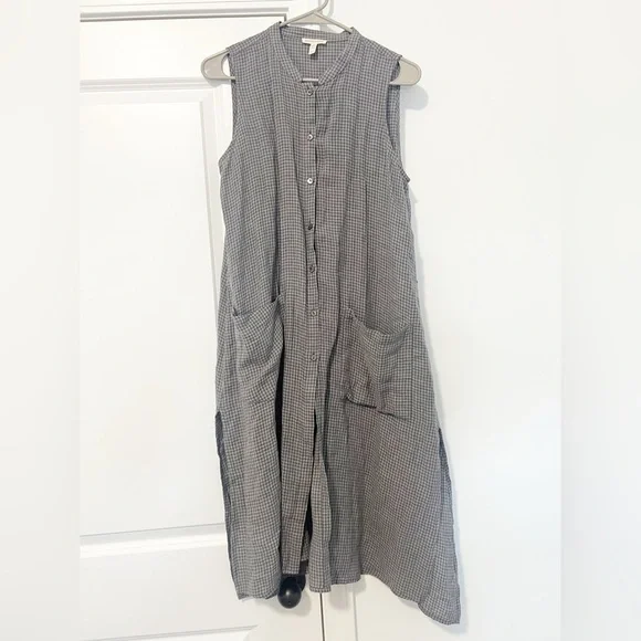 Eileen Fisher Pucker Check Organic Linen Button-Up
Tunic in Moon Grey - Picture 2 of 7